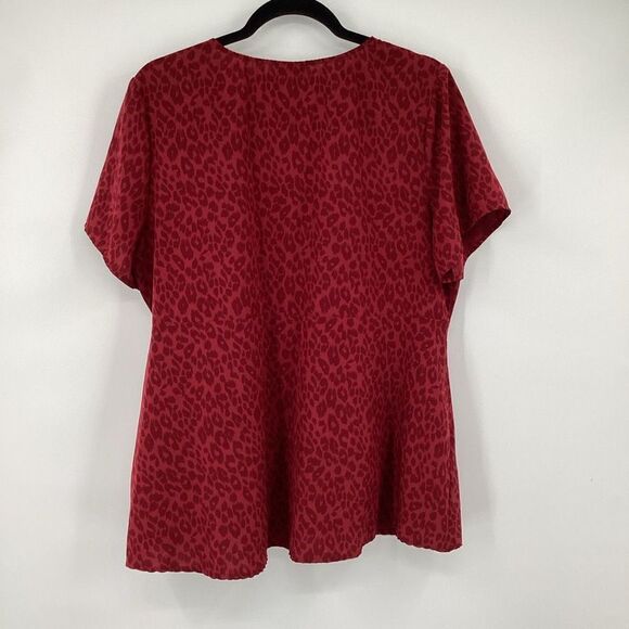 Womens Torrid Short Sleeved Animal‎ Print Blouse 1X burgandy - Picture 2 of 5